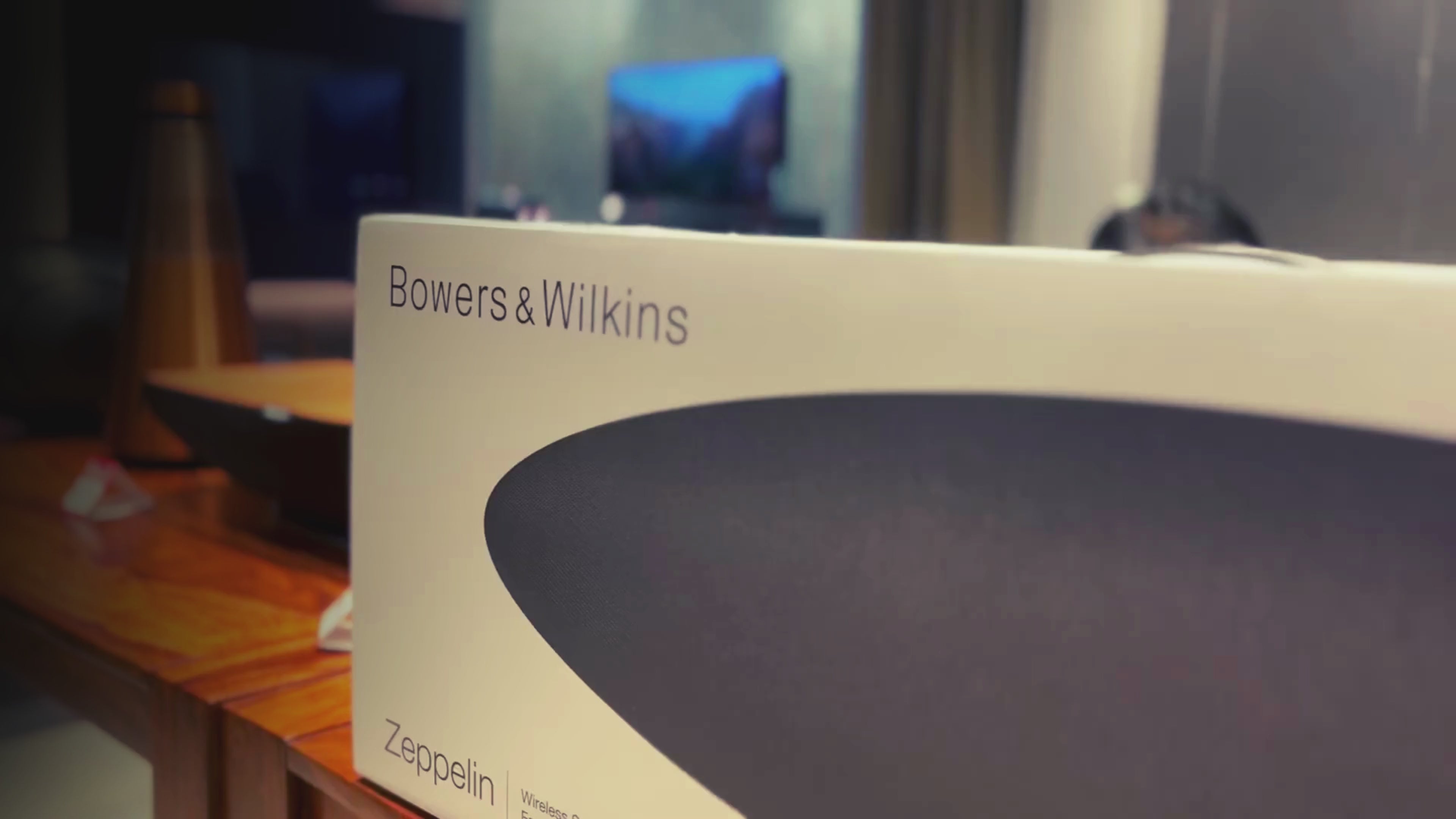Bowers & Wilkins Zeppelin